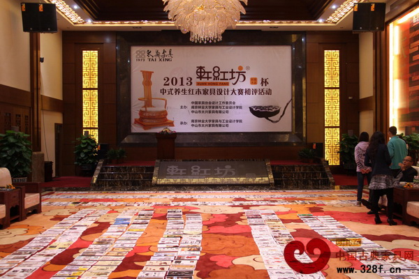 初評活動現(xiàn)場，作品整齊擺放