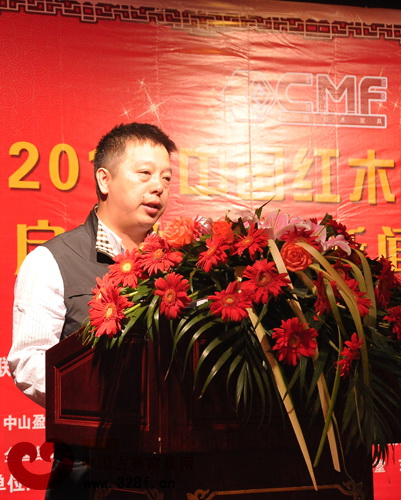 全國工商聯家具裝飾商會紅木專委會執行會長、東陽市明堂紅木總經理張向榮致辭