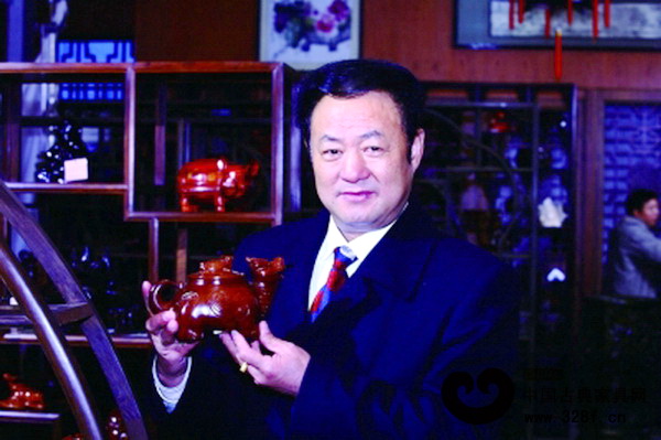 中國神牛紅木集團有限公司創始人、紅木工藝大師牛瑞勝