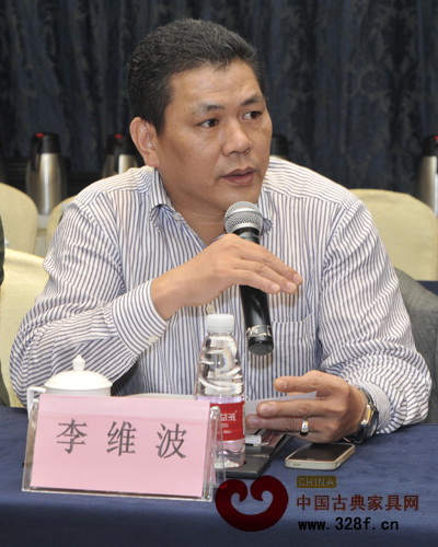 廣州市番禺永華家具有限公司副總經理李維波接受記者采訪