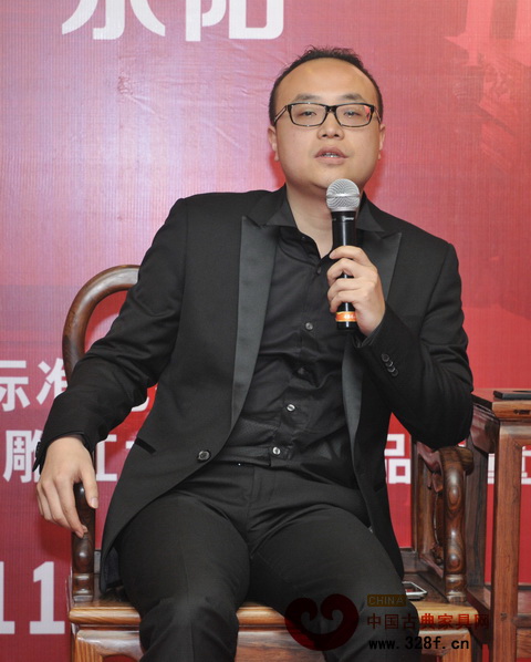 浙江卓木王紅木家俱有限公司總經理杜長江接受記者采訪