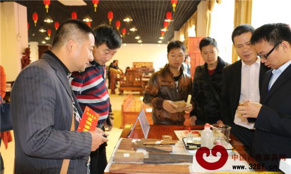 東興文化節(jié)推出現(xiàn)場(chǎng)紅木咨詢鑒定活動(dòng)
