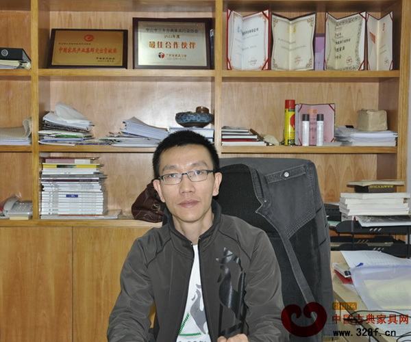 中山市三鄉(xiāng)古典家具行業(yè)協(xié)會秘書長江立保