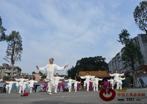 建成后的春秋祠文化廣場,為市民提供了感受文化、休閑娛樂的場所