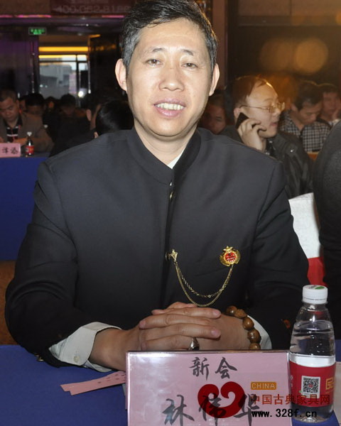 新會古典家具城總經理林偉華出席第四屆紅木總評榜頒獎盛典