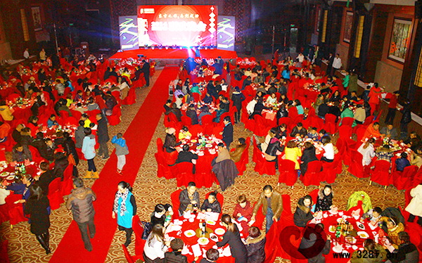 東陽紅木家具市場2013年度表彰大會暨2014年迎新春聯(lián)歡晚會