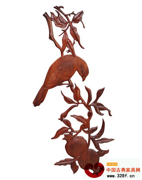 喜鵲寓意喜慶,是紅木家具和窗花常用題材。(環(huán)珠紅木供圖)