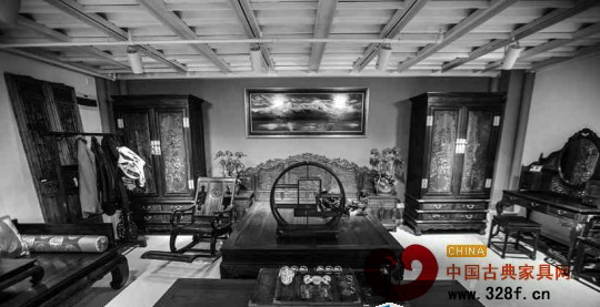 店內面積不大，卻按博物館形式還原古典生活場景