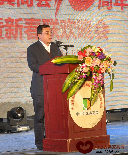 中山市工商聯（總商會）黨組副書記、副主席盧祖華上臺致辭
