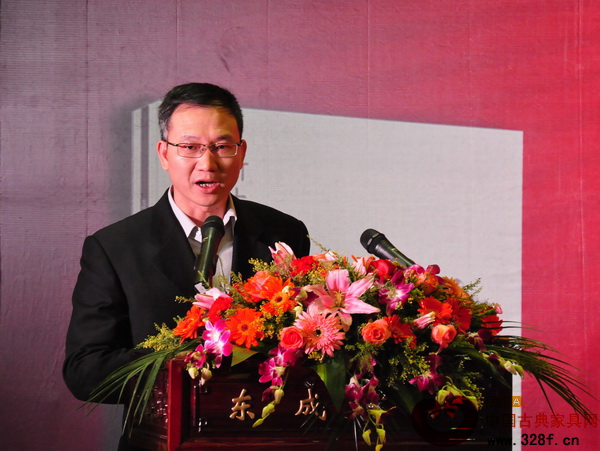中山市民政局局長郭叢樞宣讀廣東省東成紅木家具研究院批文