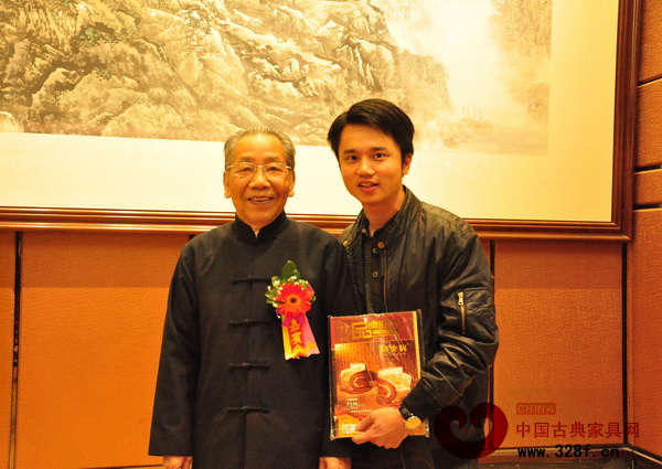 中國古典家具網、《品牌紅木》雜志CEO林偉華與國畫大師楊長槐合影