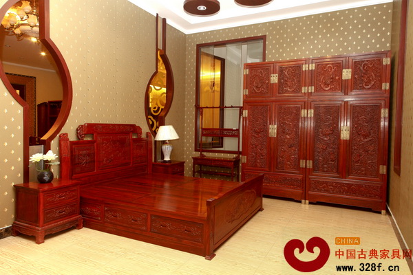 華成軒展廳內的紅木精品