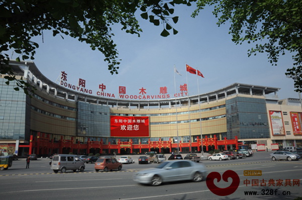 東陽中國木雕城南大門口