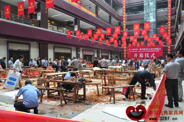 東陽市第二屆紅木家具行業榫卯結構技藝比賽現場