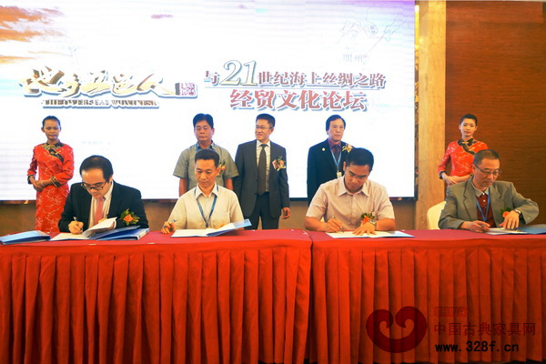 江山多驕董事總經(jīng)理張小文(右二)與印尼企業(yè)家簽訂合作協(xié)議