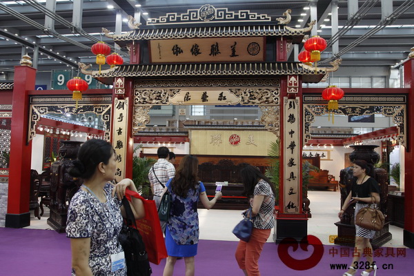 深圳文博會上,紅木家具企業齊聚9號館,帶來全新文化體驗