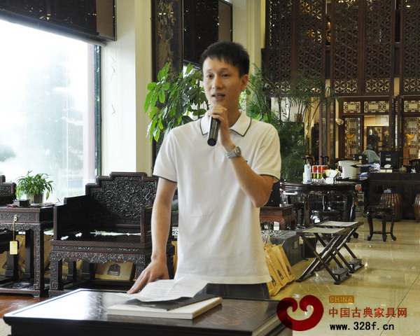 區氏臻品總經理區錦澤對廣大紅木家具愛好者表示熱烈的歡迎