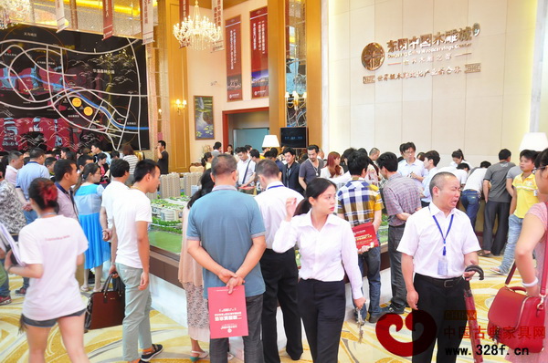 東陽中國木雕城二期中國木雕文化博覽城招商現場人頭攢動,十分火爆