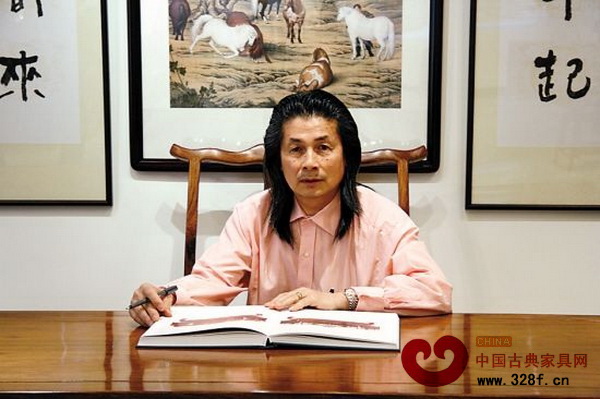 臺山伍氏興隆明式家具藝術有限公司董事長伍炳亮
