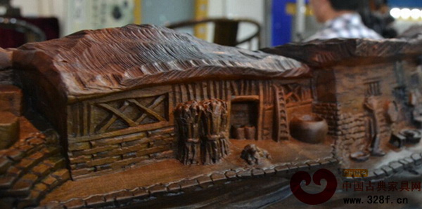 現場展出的蘆山根雕精品