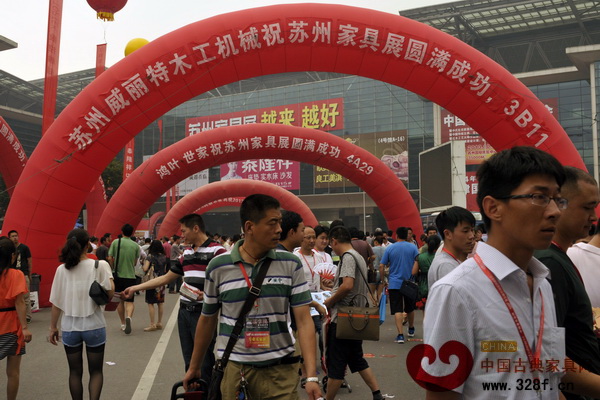 第五屆蘇州家具展覽會現(xiàn)場人潮涌動