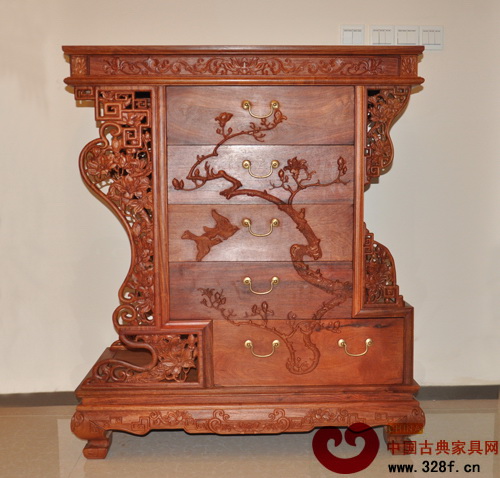設計獨特的五斗柜(檀樽紅木供圖)