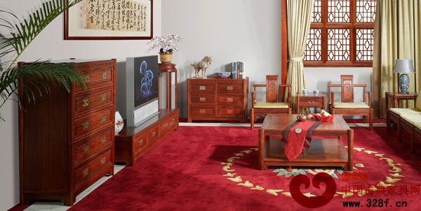 客廳中的斗柜設計(國壽紅木供圖)