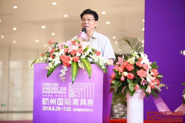 浙江省家具行業協會名譽理事長蔣鴻源