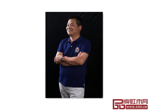 浙江省工藝美術(shù)大師、中信紅木董事長李忠信