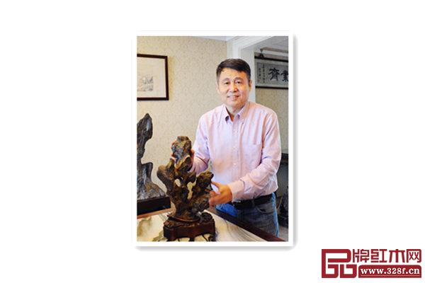 全聯藝術紅木家具專業委員會專家顧問、明清家具研究學者張輝 全聯藝術紅木家具專業委員會專家顧問、明清家具研究學者張輝