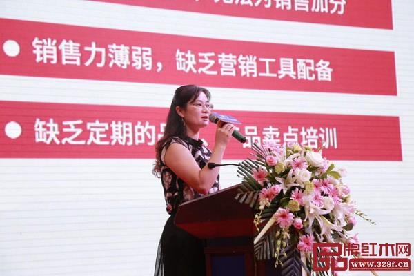 順泰軒營銷經理肖利華帶來《2018順泰軒·吉象門第品牌成果分享會 順泰軒營銷經理肖利華帶來《2018順泰軒·吉象門第品牌成果分享會