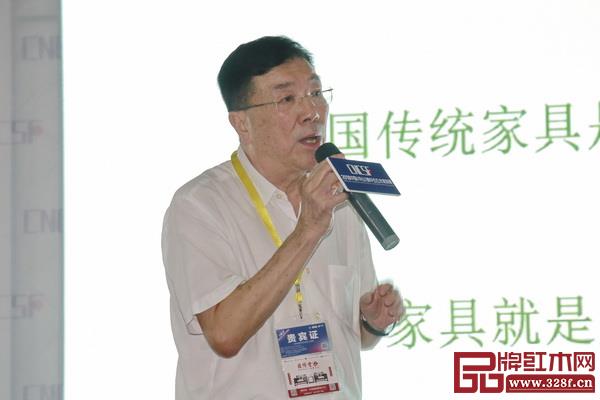 林作新進行《新中式向前跨一步是哪里?》主題分享 林作新進行《新中式向前跨一步是哪里?》主題分享