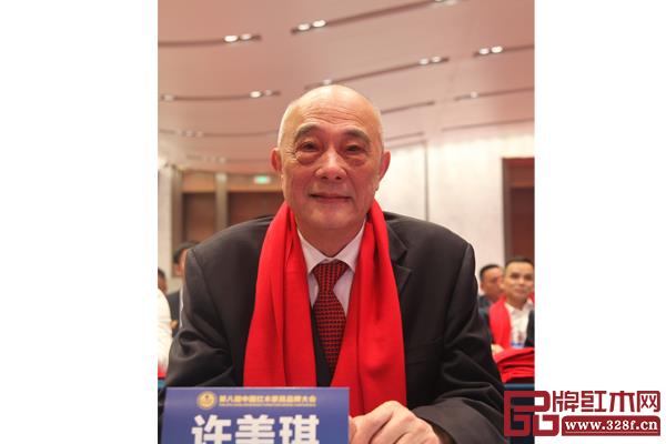 全聯藝術紅木家具專業委員會專家顧問、上海市家具研究所副所長許美琪