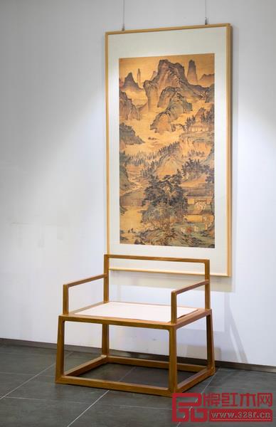 在傳統(tǒng)家具改良中,人體工學(xué)應(yīng)是設(shè)計創(chuàng)新踐行者的重要發(fā)力點(diǎn)。(圖|濟(jì)南天地儒風(fēng)明式家具設(shè)計研究所盧克巖) 在傳統(tǒng)家具改良中,人體工學(xué)應(yīng)是設(shè)計創(chuàng)新踐行者的重要發(fā)力點(diǎn)。(圖|濟(jì)南天地儒風(fēng)明式家具設(shè)計研究所盧克巖)