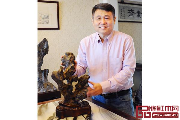 全聯藝術紅木家具專業委員會專家顧問、明清家具研究學者張輝 全聯藝術紅木家具專業委員會專家顧問、明清家具研究學者張輝