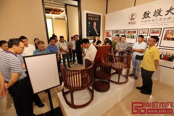 參觀團參觀“十年國壽?百年品牌”國壽紅木文化主題展