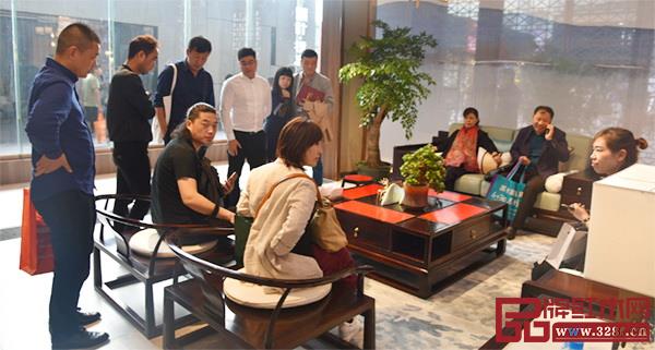 東成紅木文宋亮相東莞國際名家展，引圍觀和青睞