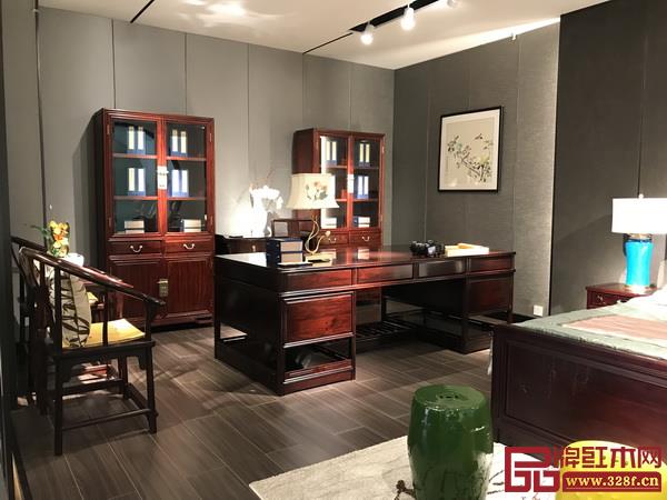  豪族旺家紅木展廳陳列的精美產(chǎn)品
