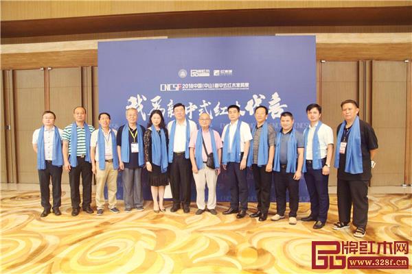 一眾領導嘉賓為新中式紅木代言 一眾領導嘉賓為新中式紅木代言