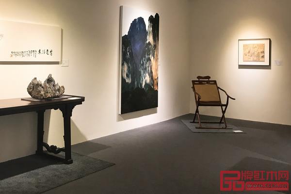  區氏臻品黃花梨躺椅在佳士得上海藝術空間預展