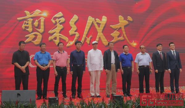 共同見(jiàn)證香港美聯(lián)紅木臨沂藝術(shù)館的盛大開業(yè) 共同見(jiàn)證香港美聯(lián)紅木臨沂藝術(shù)館的盛大開業(yè)