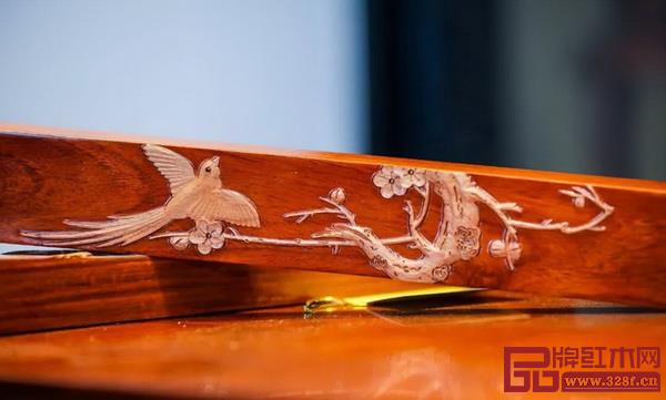 手繪團扇、手工制作朝珠、榫卯拼接、絲翎檀雕工藝等環節吸引了不少朋友參與 手繪團扇、手工制作朝珠、榫卯拼接、絲翎檀雕工藝等環節吸引了不少朋友參與