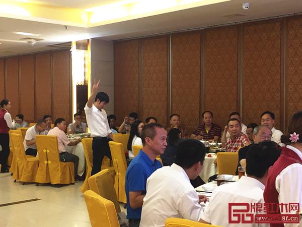 國家一級美術史李云恒大師的作品慈善拍賣會現場氣氛高漲 國家一級美術史李云恒大師的作品慈善拍賣會現場氣氛高漲