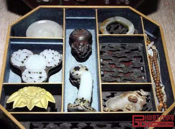 多寶格里收藏有各類珍品 多寶格里收藏有各類珍品