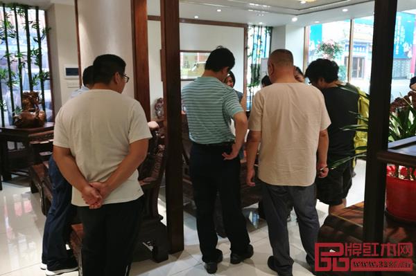 波記家具“大師作品品鑒會”吸引了許多客人慕名而來? 波記家具“大師作品品鑒會”吸引了許多客人慕名而來?
