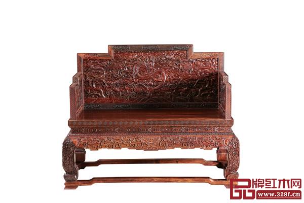 伍建波創作的《小葉紫檀家具-真龍寶座》在第25屆全國工藝品交易會上獲得2017年“金鳳凰”創新產品設計大獎賽金獎 伍建波創作的《小葉紫檀家具-真龍寶座》在第25屆全國工藝品交易會上獲得2017年“金鳳凰”創新產品設計大獎賽金獎
