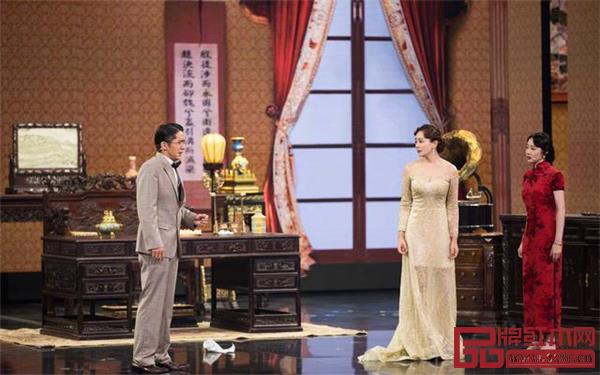 《演員的誕生》中出現紅木家具 《演員的誕生》中出現紅木家具