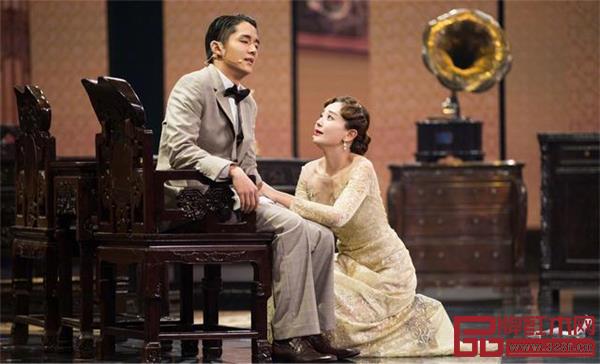 《演員的誕生》中出現紅木家具 《演員的誕生》中出現紅木家具