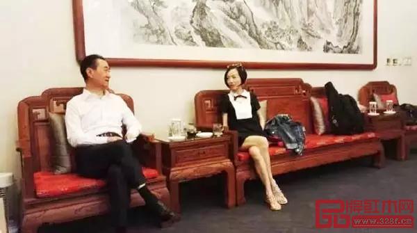 在“王健林直播首秀”中,紅木家具同臺亮相 在“王健林直播首秀”中,紅木家具同臺亮相