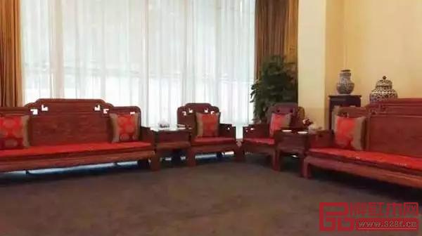 在“王健林直播首秀”中,紅木家具同臺亮相 在“王健林直播首秀”中,紅木家具同臺亮相
